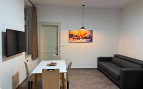 Pearl Bee Deluxe Suites